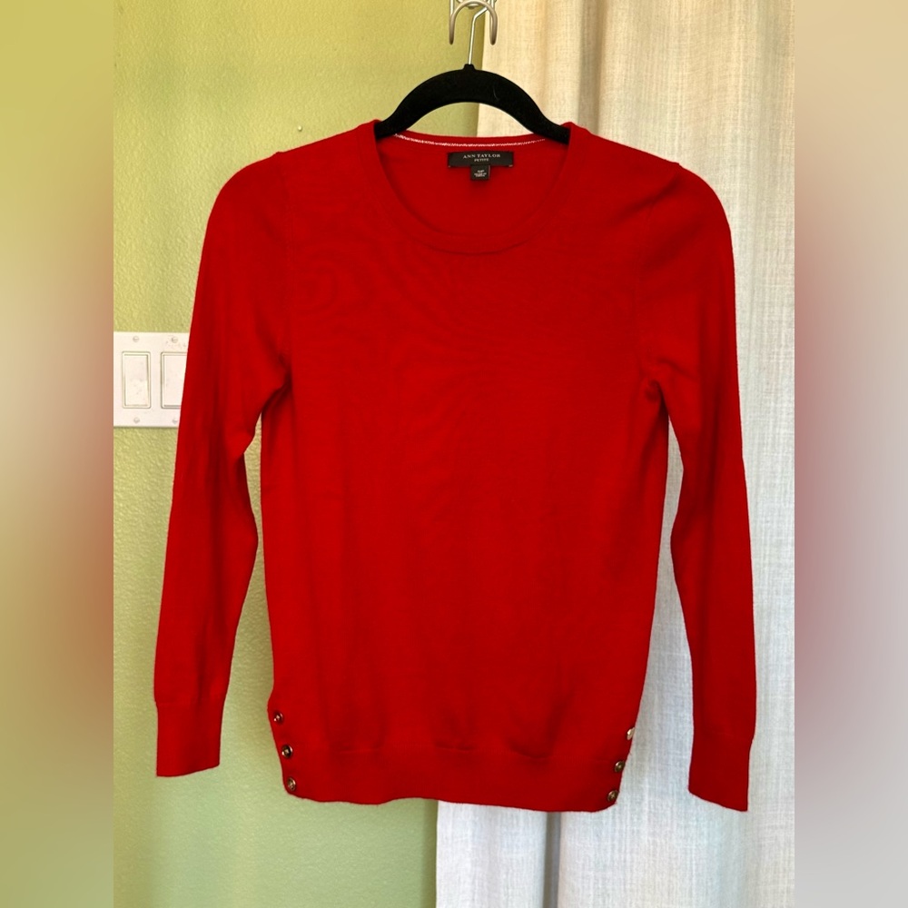 🌸Ann Taylor Vibrant Red Crew Neck Sweater. Size S Petite.